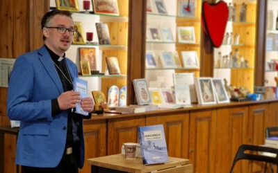 Lyssna till författaren och köp boken